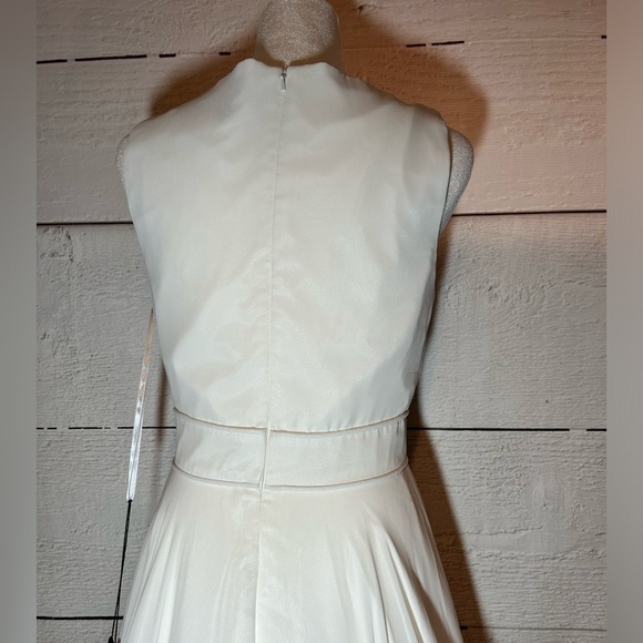 leena For Mac Duggal David’s Bridal White Tulle Chiffon V Neck Wedding Dress 12 - Picture 9 of 11